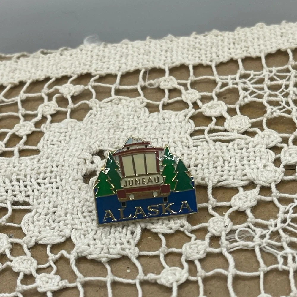 Alaska Souvenir‎ Pin